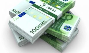 Foto di banconote da 100 euro prestiti cambializzati a domicilio