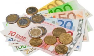 Prestiti per lavoratori stagionali - immagine con banconote in euro
